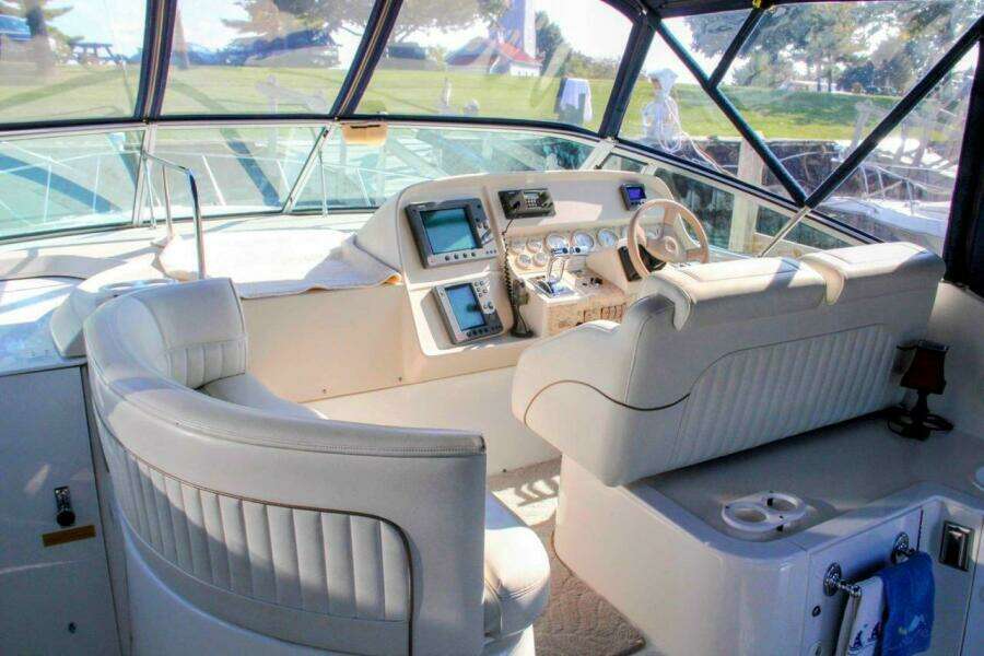 1998 Cruisers Yachts 3575 Esprit