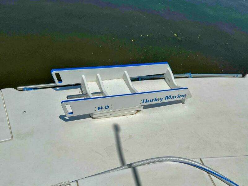 1998 Cruisers Yachts 3575 Esprit