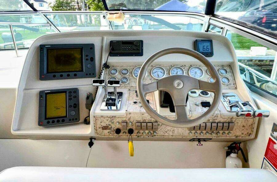 1998 Cruisers Yachts 3575 Esprit