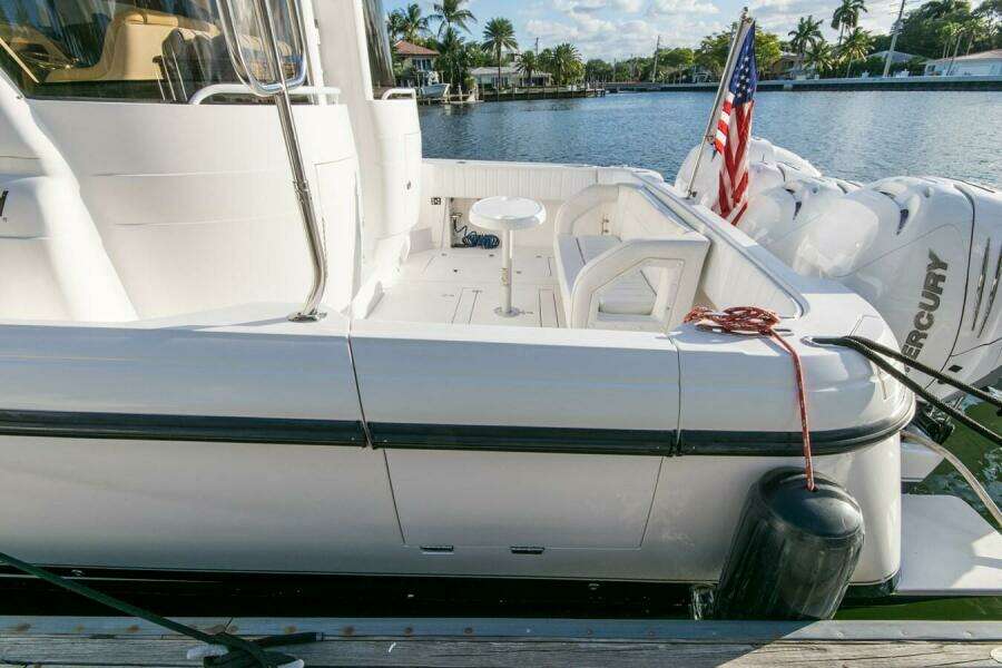 2012 Intrepid 475 Sport yacht wheel house