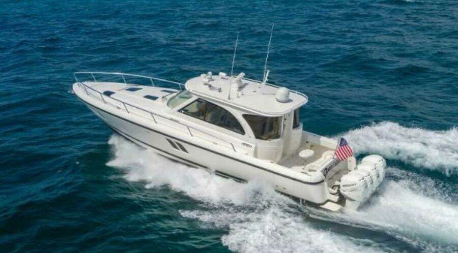 2012 Intrepid 475 Sport yacht wheel house