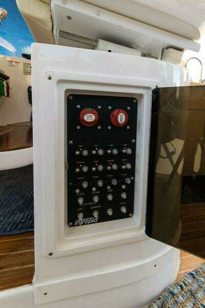 2012 Intrepid 475 Sport yacht wheel house