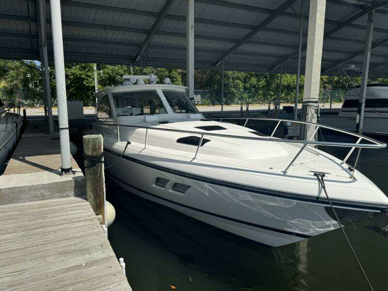 2012 Intrepid 475 Sport yacht wheel house
