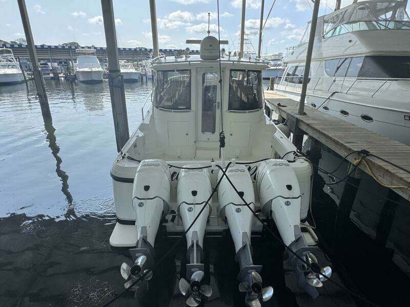 2012 Intrepid 475 Sport yacht wheel house