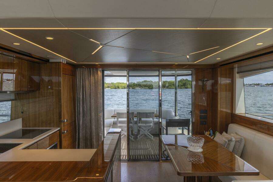 2021 Sunseeker Manhattan