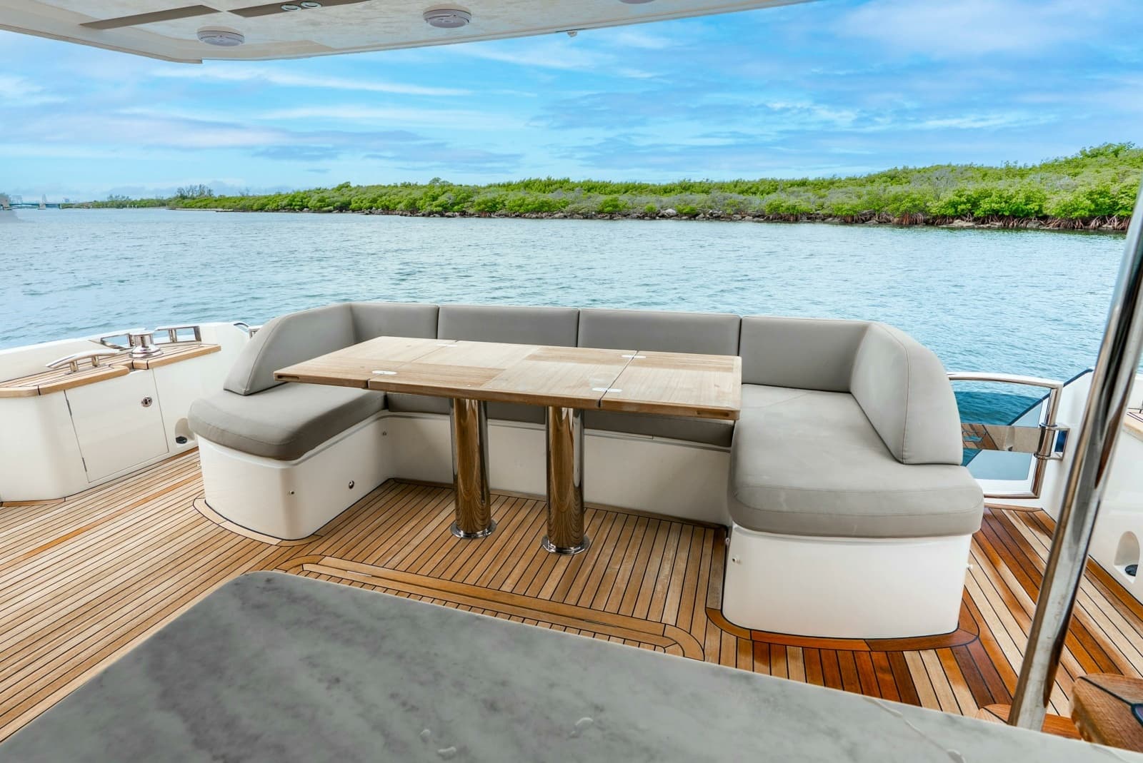 2018 Princess Yachts 