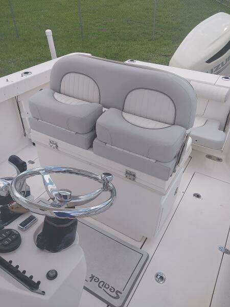 2019 Sea Born SX239 offshore