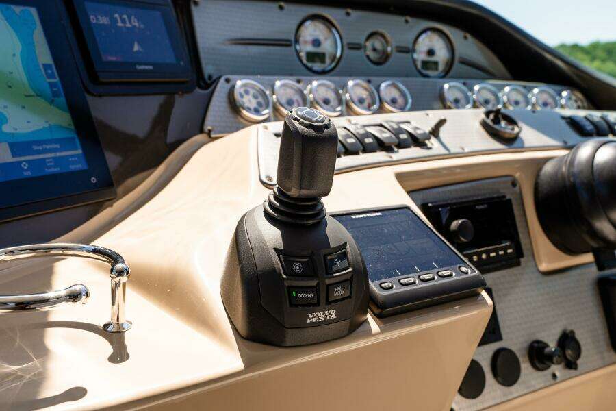 2008 Four Winns V378