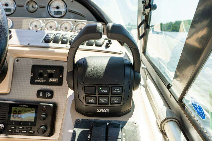 2008 Four Winns V378