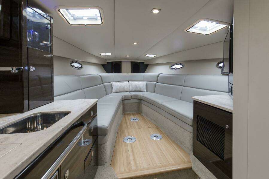 2017 37 Formula 370 SS Bluebird Cabin