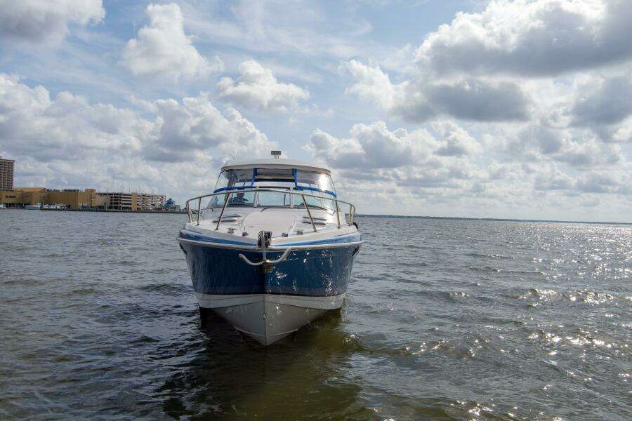 2017 37 Formula 370 SS Bluebird Bow