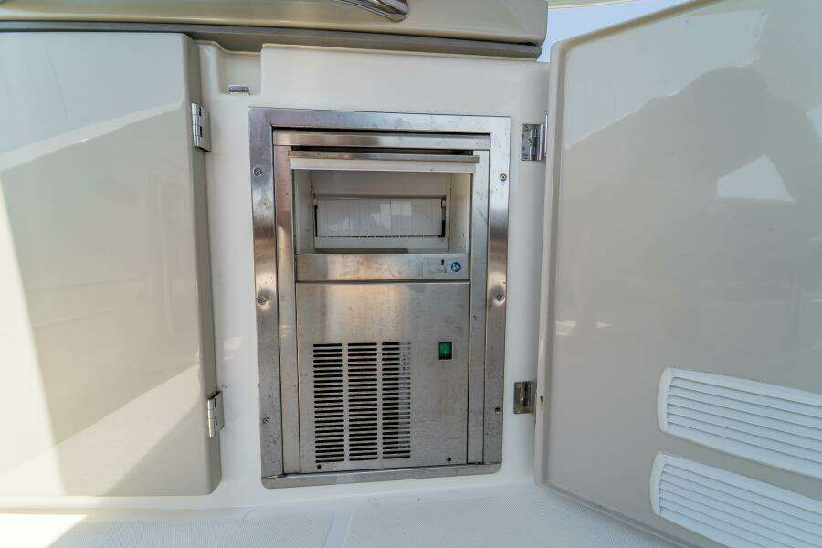 2023 Absolute 62 Fly