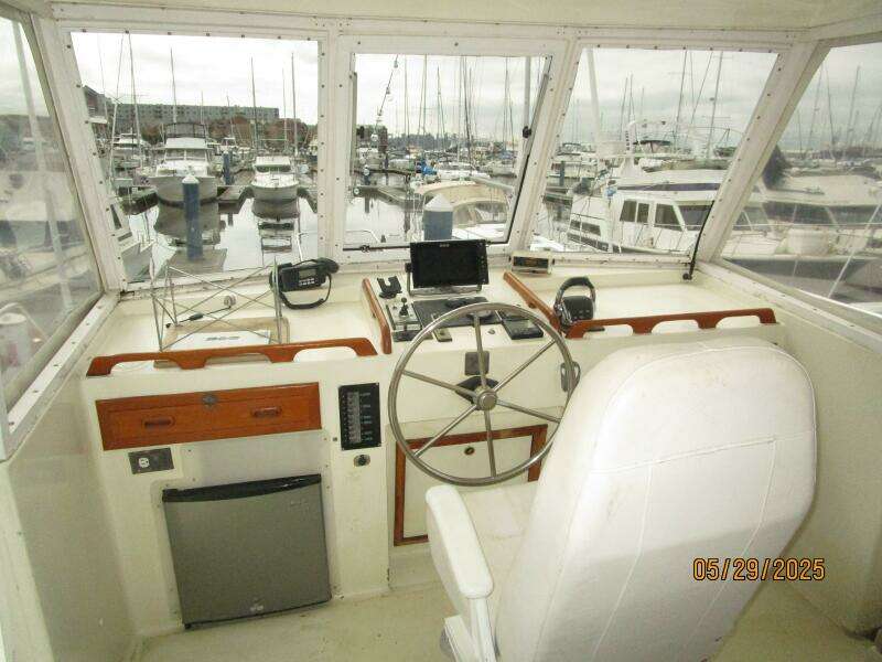 36' Kadey-Krogen flybridge forward