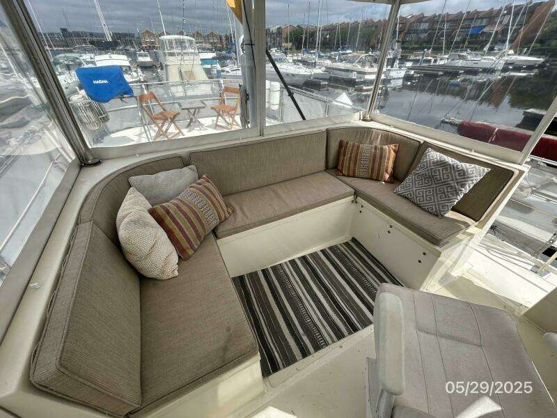 36' Kadey-Krogen flybridge seating2