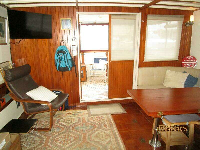 36' Kadey-Krogen salon aft