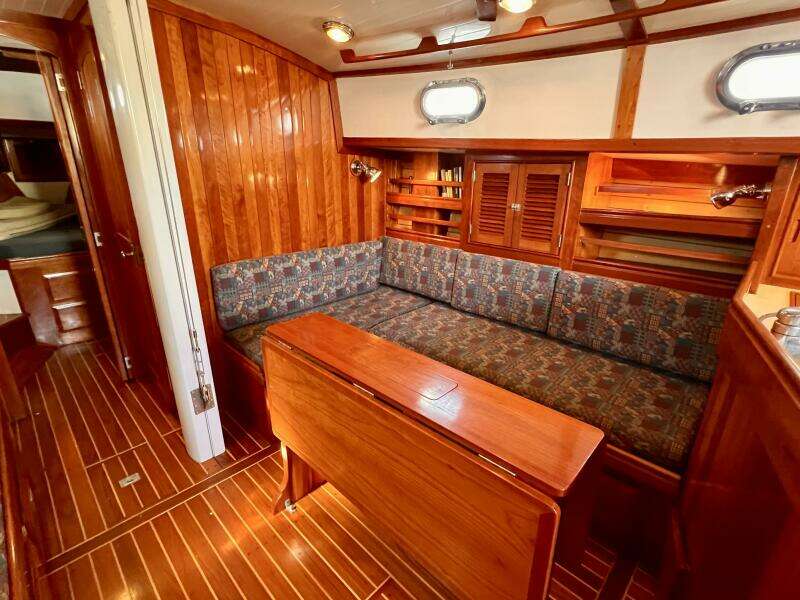 2001 Shannon 43 Cutter