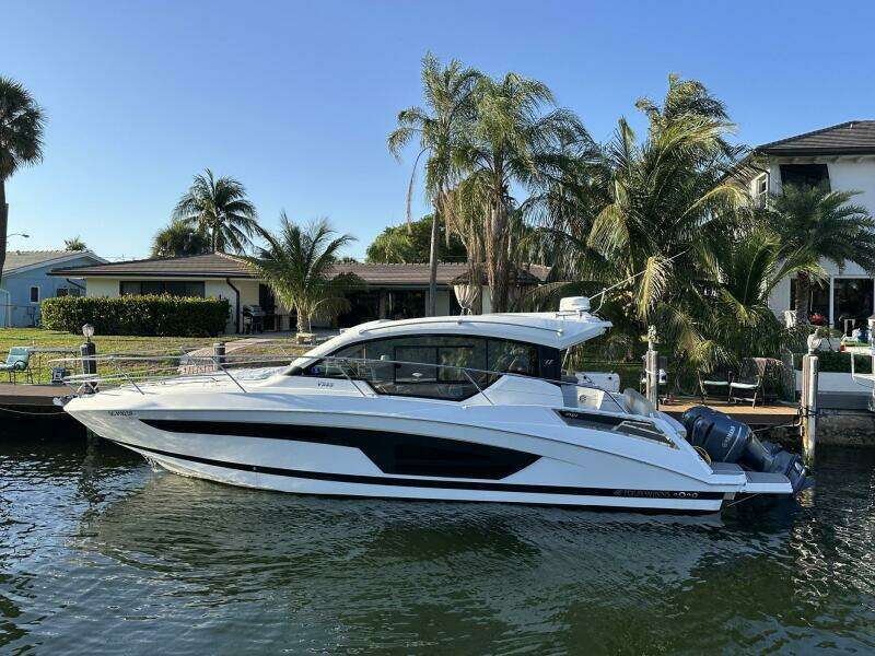 2020 Four Winns Vista 355 Coupe