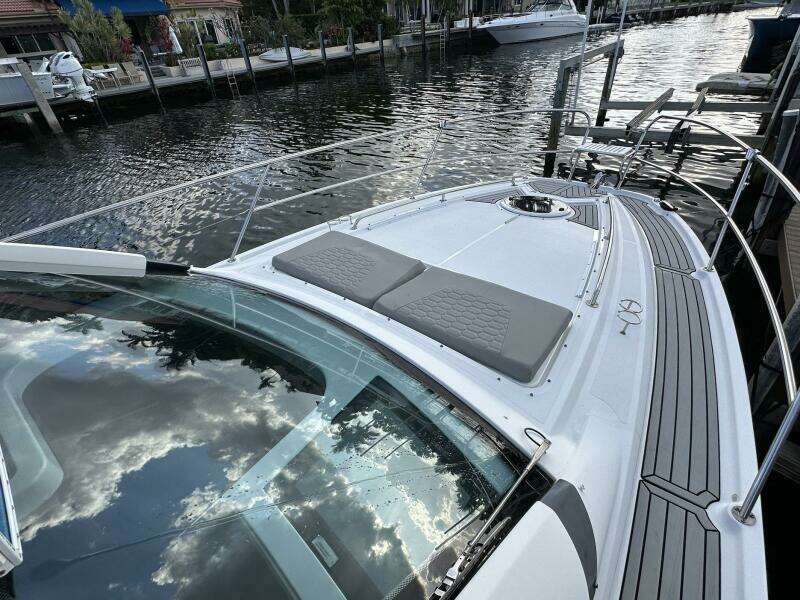 2020 Four Winns Vista 355 Coupe