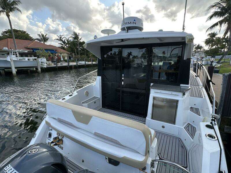 2020 Four Winns Vista 355 Coupe