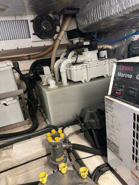 Riviera 51 Down Under  - Engine Room