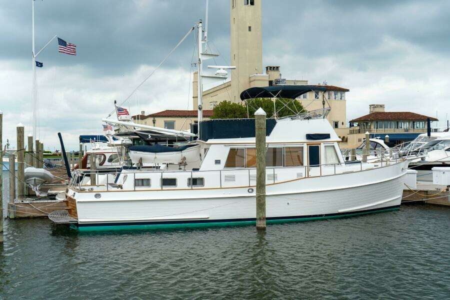 2001 Grand Banks 42 Classic