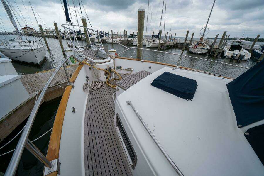 2001 Grand Banks 42 Classic