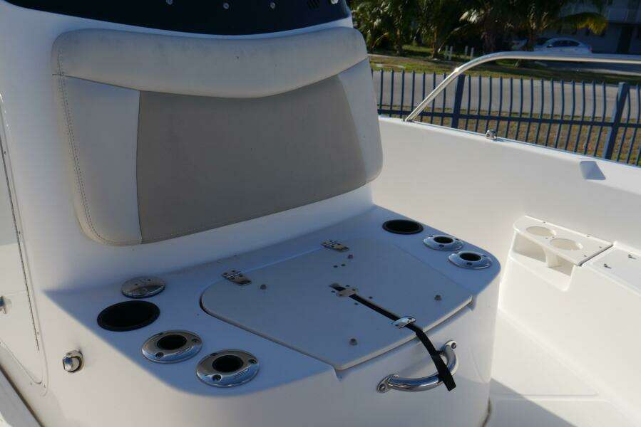 Boston Whaler 31 - CHUCK - Forward Seating