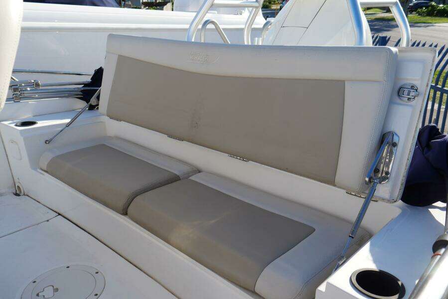 Boston Whaler 31 - CHUCK - Cockpit Seating