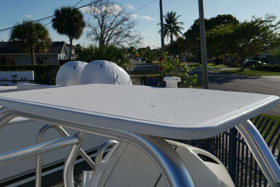 Boston Whaler 31 - CHUCK - Engine