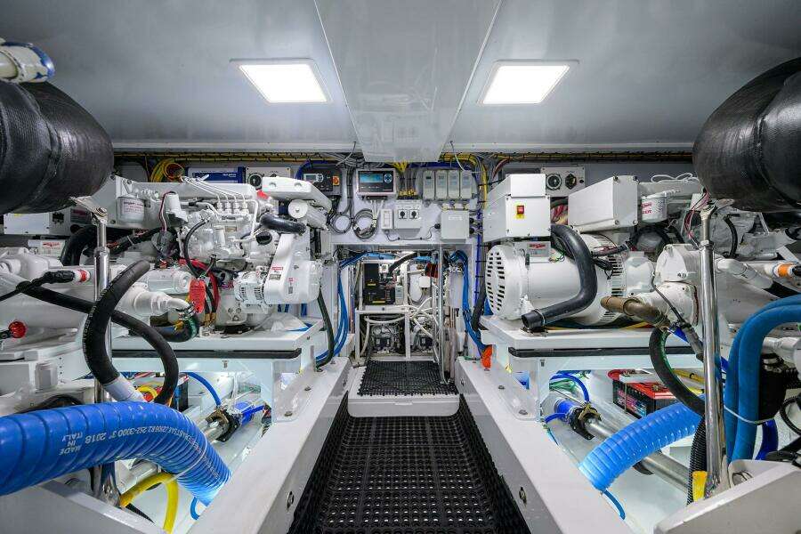 2004 Rybovich 62 Base Camp - Engine Room