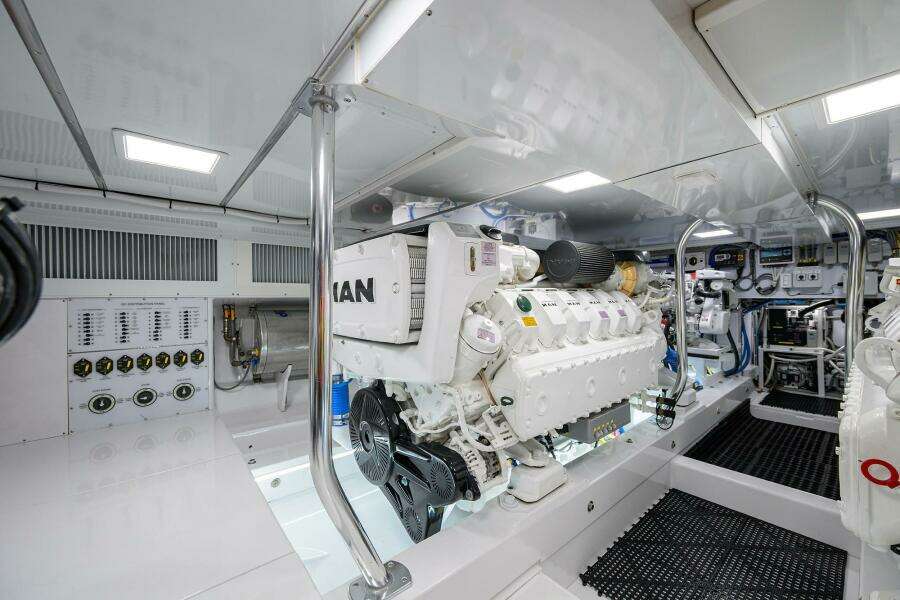 2004 Rybovich 62 Base Camp - Engine Room