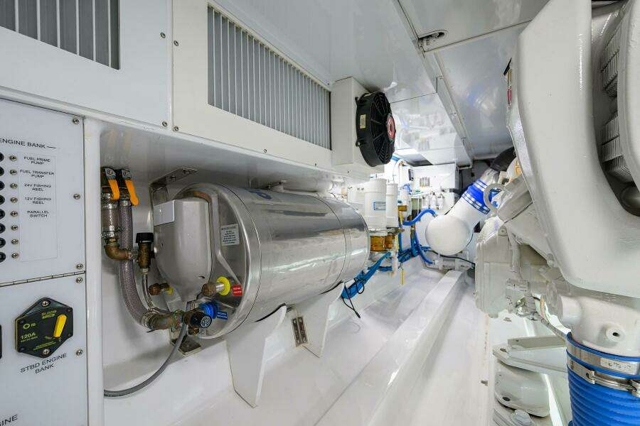 2004 Rybovich 62 Base Camp - Engine Room