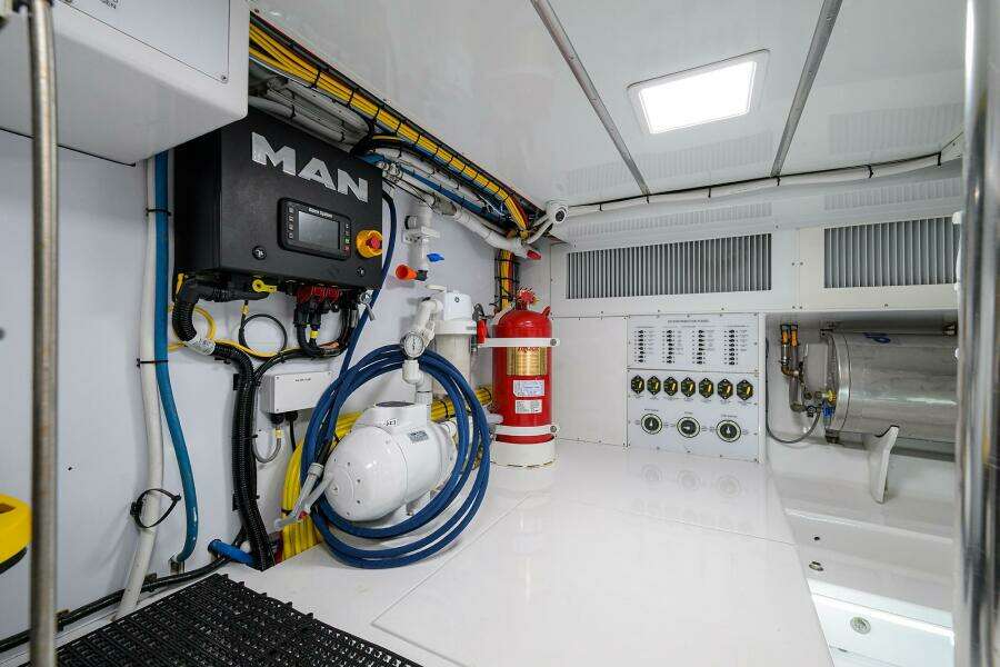 2004 Rybovich 62 Base Camp - Engine Room