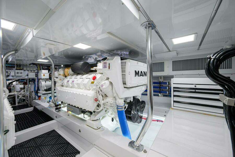 2004 Rybovich 62 Base Camp - Engine Room