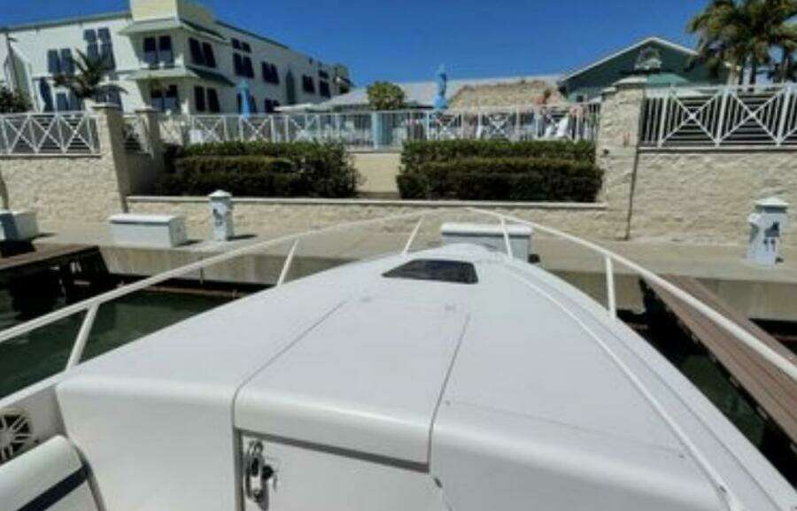 2008 Intrepid 323 Cuddy