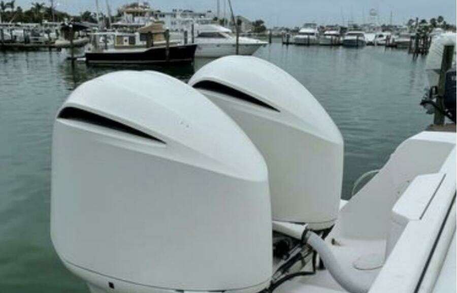 2008 Intrepid 323 Cuddy