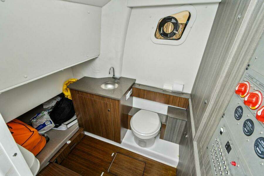 2023 Wellcraft 352 Fisherman Center Console