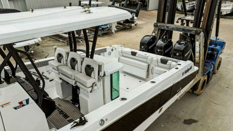 2023 Wellcraft 352 Fisherman Center Console