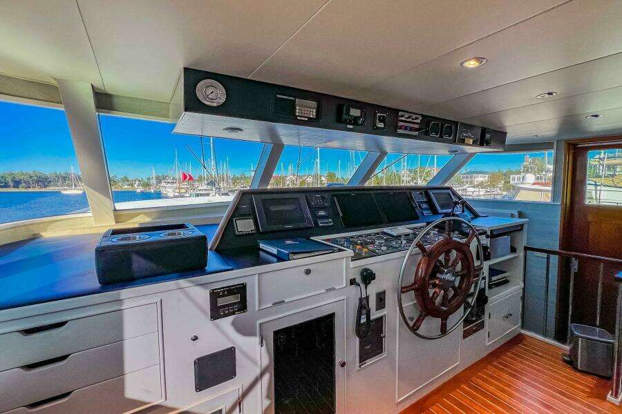 1979 Burger Raised Pilothouse