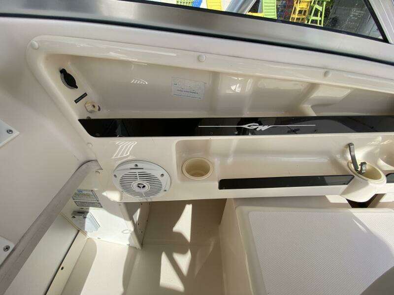 2005 Grady-White Marlin 300