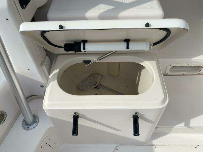 2005 Grady-White Marlin 300