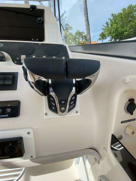 2005 Grady-White Marlin 300