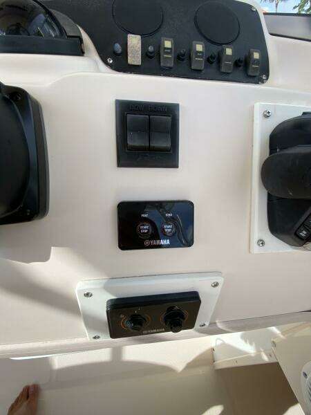 2005 Grady-White Marlin 300