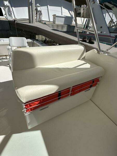 Raised Double Settee W Lifejackets