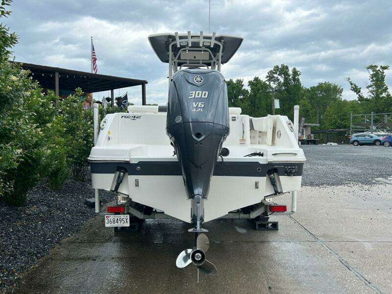 2022 Robalo R242 Center Console