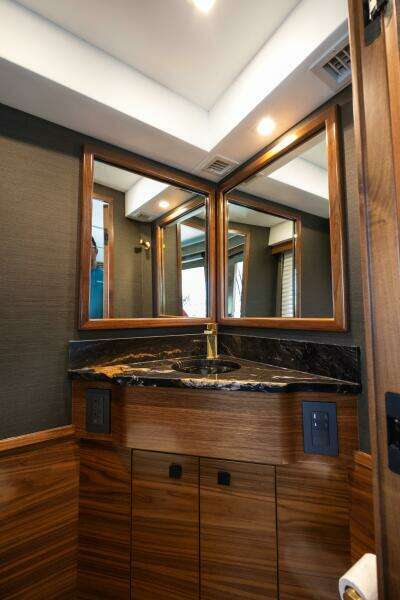 2025 82 Viking Convertible Boujie Day Head