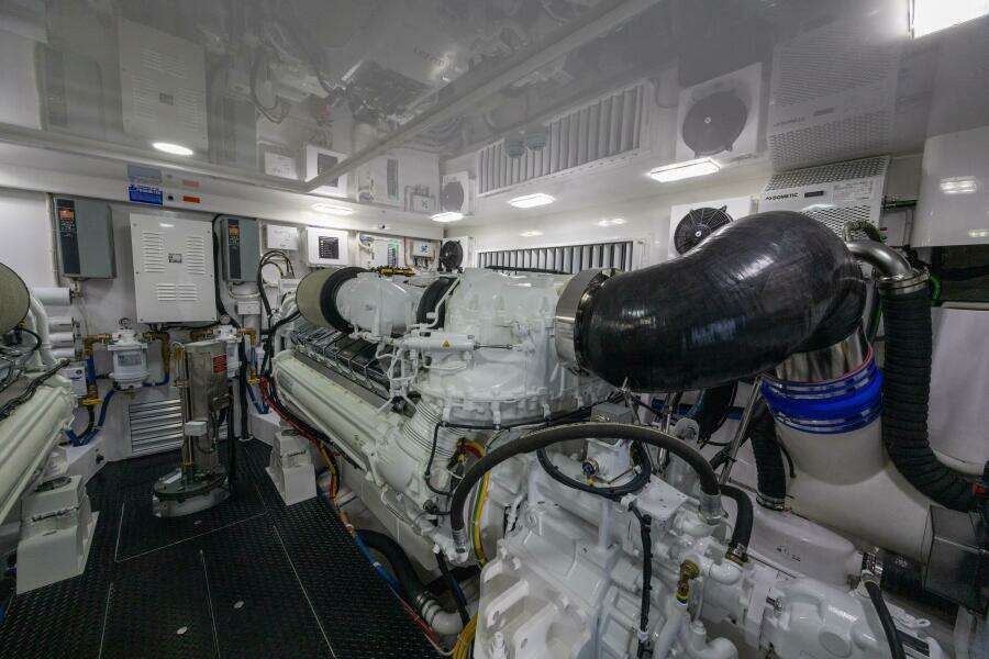 2025 82 Viking Convertible Boujie Engine Room (5)
