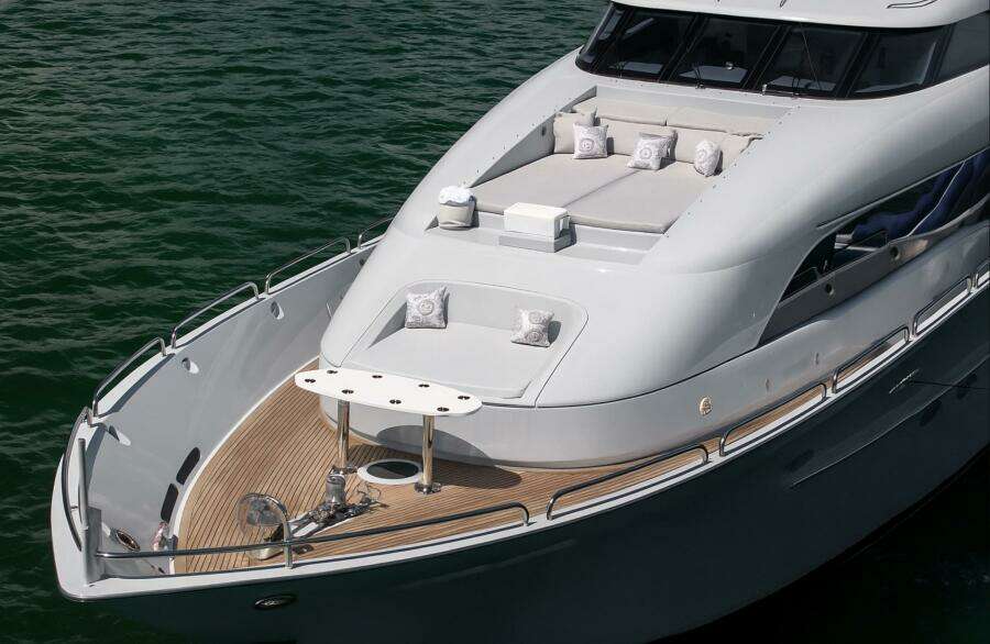2002 Lazzara Yachts 