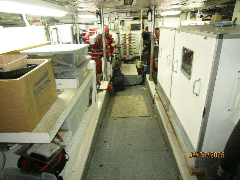 49' DeFever engine room forward