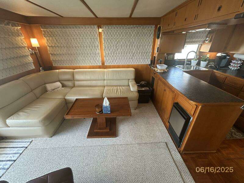 49' DeFever salon port